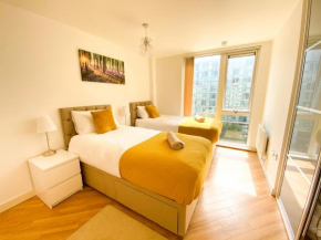 Central MK Hub Apartment - 2 Bedroom 2 Bathroom - Balcony, Smart TV with Netflix and Free Parking by Yoko Property
